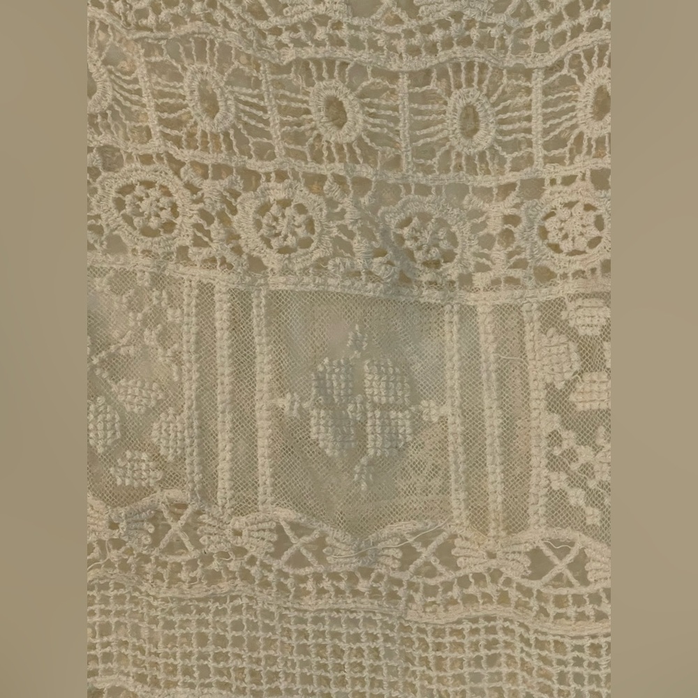 JUNIPER LN Crochet Lace Blouse in Cream One Size P2P approx 24 inches - Picture 5 of 7